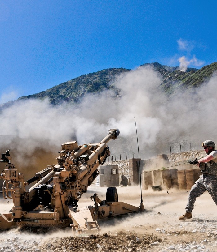 Bích kích pháo của Mỹ nả đạn ở Afghanistan
